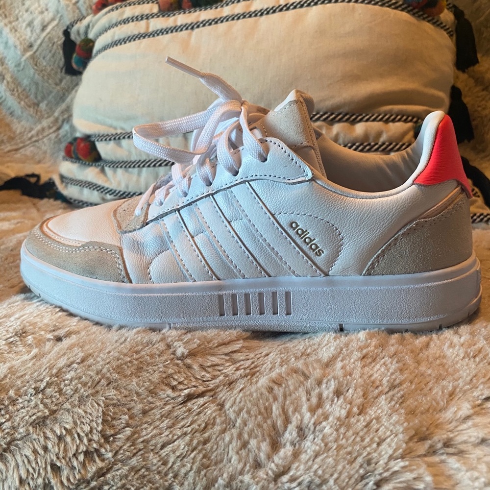 Adidas Courtmaster Sneaker worn once